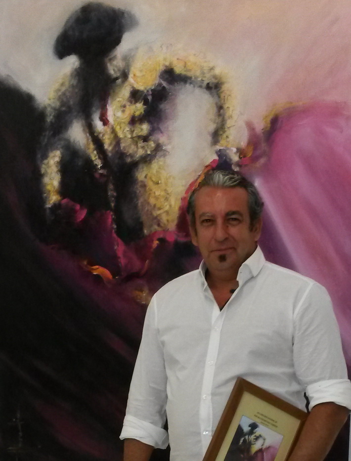 El pintor afincado en Motril, Mikel Heredia, tercer premio en la XIX edicin del concurso  Nacional de pintura Taurina de Osuna. 